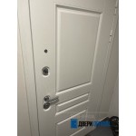 Входная дверь VERSAL 32 тонированным - Белый рельеф софт