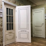 Двери Смальта 04 белая эмаль RAL 9003 патина серебро