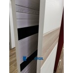 Межкомнатные двери Новелла-2 лиственница серая стекло черный лакобель